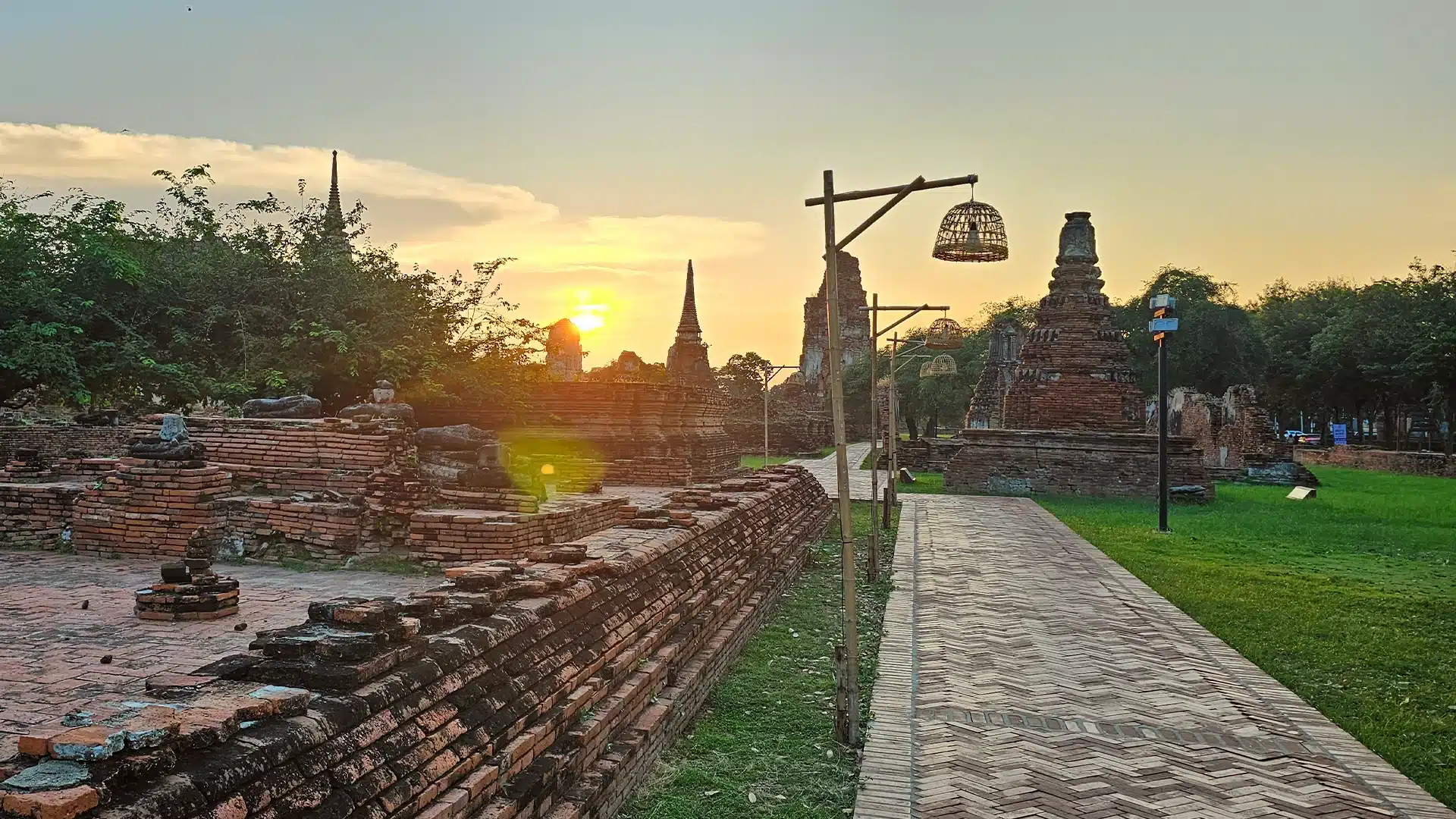 Wat Mahathat 22b | Sehenswürdigkeiten in Ayutthaya